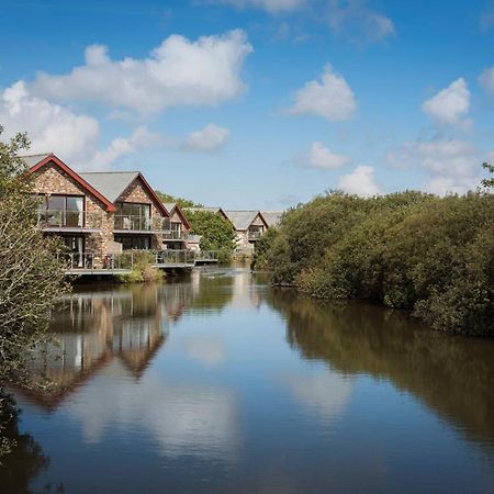 Kingfisher Hot Tub & Log Burner House On Premium Lakeside With Resort Facilities St Columb Major Exterior photo