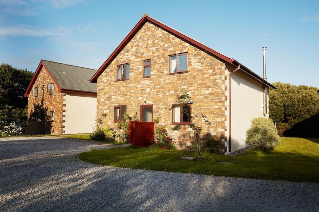 Kingfisher Hot Tub & Log Burner House On Premium Lakeside With Resort Facilities St Columb Major Exterior photo