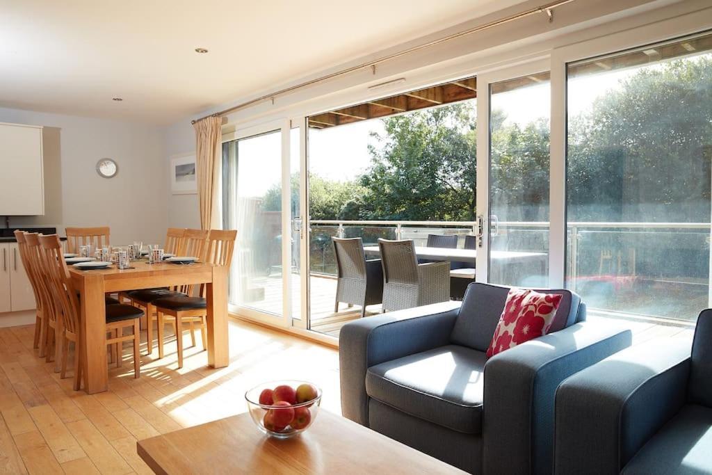 Kingfisher Hot Tub & Log Burner House On Premium Lakeside With Resort Facilities St Columb Major Exterior photo