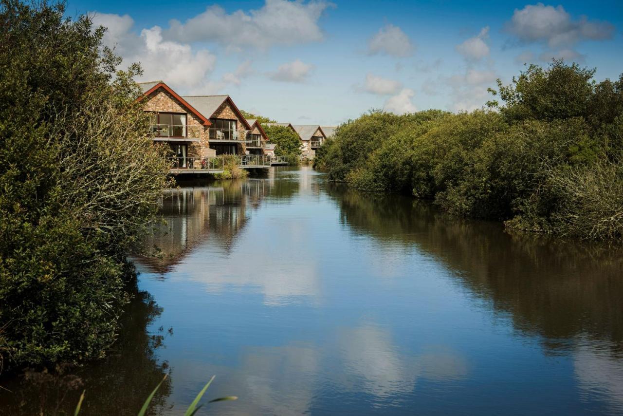 Kingfisher Hot Tub & Log Burner House On Premium Lakeside With Resort Facilities St Columb Major Exterior photo